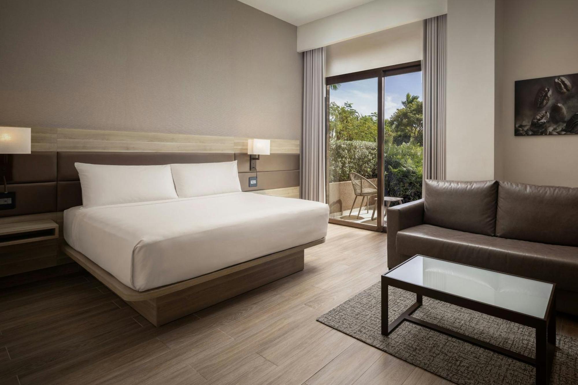 Ac Hotel By Marriott Punta Cana Exterior photo